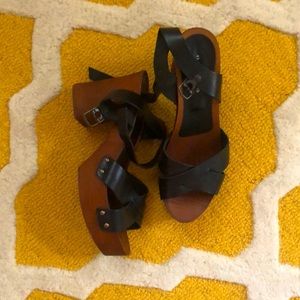 Vintage black wooden sandals heels 👠